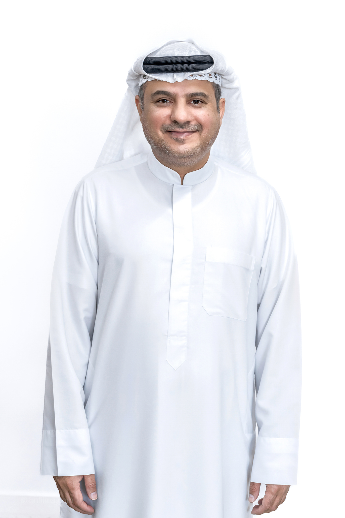 Professional portrait of Emirati business professional in traditional attire, Dubai