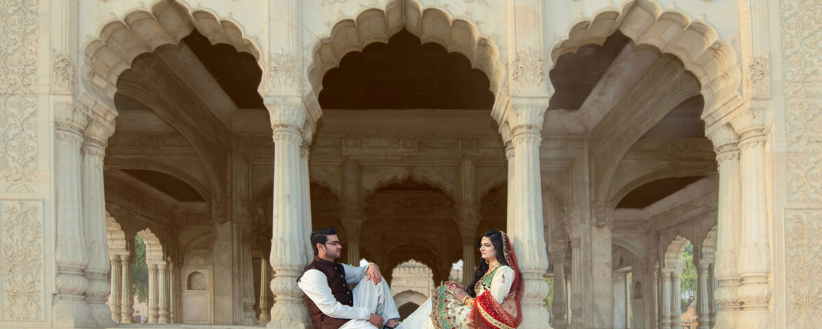 Luxury classical couple photoshoot at Badshahi Mosque in Lahore by Ibn Films